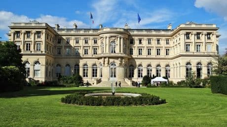 "Des propos outranciers": la France se défend d'inciter à la haine contre les juifs