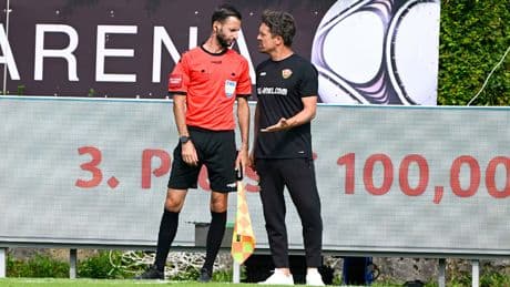 Nach Gaga-Rot im Ösi-Camp - DFB sperrt Dynamo-Coach Stamm