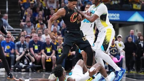 Juego sucio en los Playoffs NBA: agresión con represalia y tangana