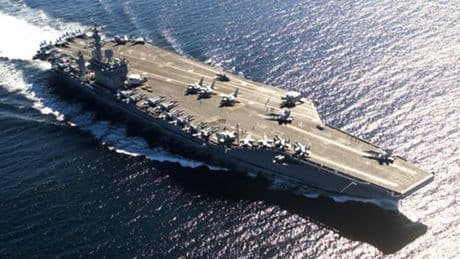 L'USS Nimitz, ce monstre américain de 100.000 tonnes, prend la direction du Moyen-Orient pour sa dernière mission avant démantèlement