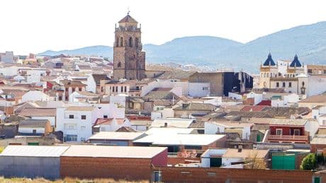 Prenden fuego a un hombre que dormía en la calle de un pueblo de Ciudad Real: sospechan de un grupo de jóvenes