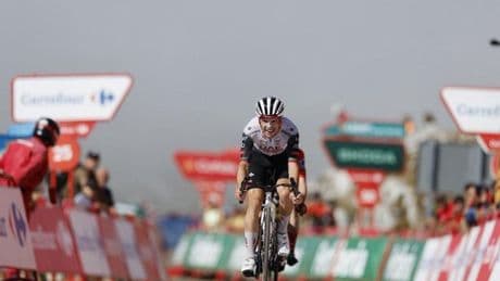 Almeida conquista el Angliru como un grande del ciclismo