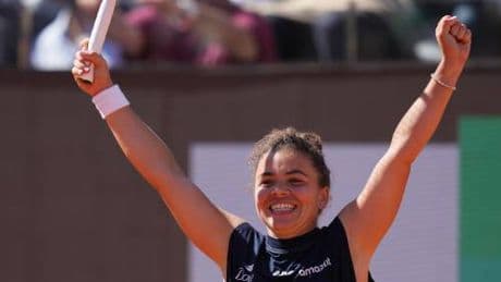 Domina, soccombe e dopo la pioggia trionfa. Al Foro Italico Jasmine Paolini compie un’impresa