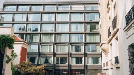 A Paris, près de la porte de Bagnolet, l’une des dernières imprimeries de la ville reconvertie en vaste hôtel