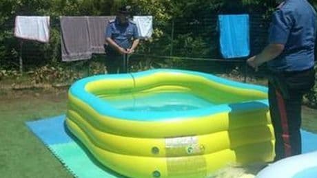 Bambino morto annegato nella piscina gonfiabile: Raffaele Salemi era con i genitori in una casa vacanze nel Ragusano