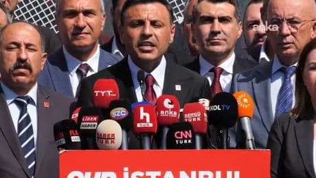 CHP’de olağanüstü kongre için imza süreci sürüyor
