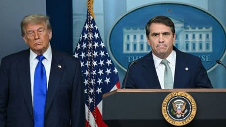 Donald Trump accuse Barack Obama de "trahison" dans l'espoir de désamorcer la polémique Epstein