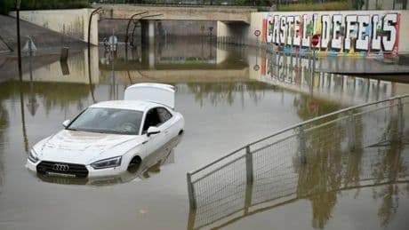 Barselona'da sel felaketi: 2 kişi kayboldu