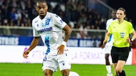Er spielte schon Champions League - Japan-Knipser stürmt zu deutschem Zweitligisten