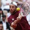 Griekspoor overleeft vijf matchpoints en treft De Jong in kwartfinales Bastad