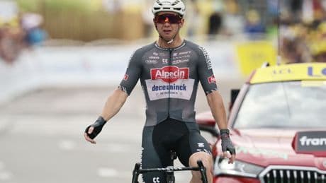 Groves gana en solitario en su estreno en el Tour y Pogacar ya roza la gloria