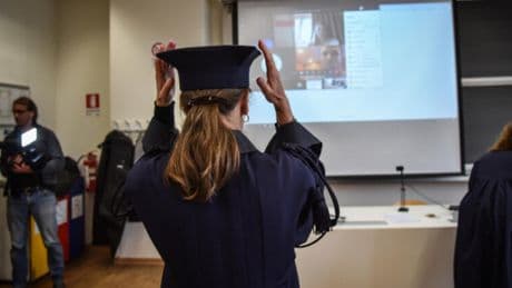 «La sua laurea non è valida». Dovrà rifare otto esami, ma è già dottoressa: l'Erasmus e il ricorso al Tar