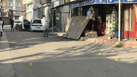 Araçlarında otururken saldırıya uğrayan 2 kardeş öldü