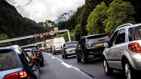 LIVE | Zware regenval in de Alpen leidt tot extra oponthoud voor vakantieverkeer