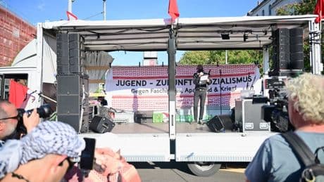 Berlin Kreuzberg: Grußbotschaft von Ex-RAF-Terroristin bei Demonstration verlesen