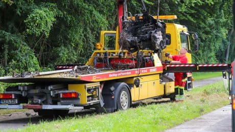 Tödlicher Unfall auf B 76 - Mann (37) verbrennt in Supersportwagen Audi R8