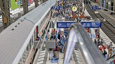Schienenverkehr | Die Bahn fährt nicht mit Geld allein