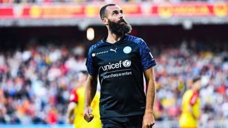 "J'adore l'ambiance": Benoît Paire se met au foot avec les vétérans d'un petit club marseillais