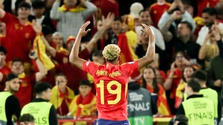 España destroza a Francia (con susto) en una exhibición ofensiva y eleva a Lamine Yamal (5-4)