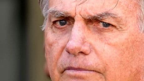 Brazilian police accuse ex-President Bolsonaro of planning to flee to Argentina seeking asylum