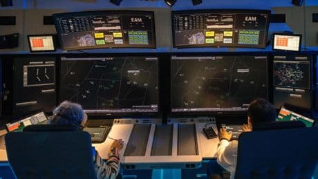 Así es cómo las torres de control aéreo se salvaron del apagón y los aviones pudieron despegar y aterrizar en España
