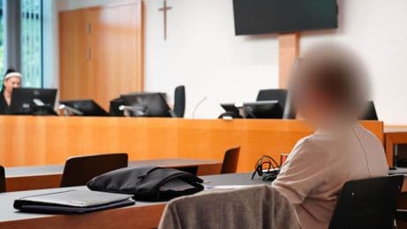 Prozess um Behandlungsfehler: Tod von Patientin: Ärztin zu Bewährungsstrafe verurteilt