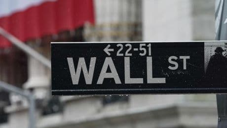 Wall Street se tiñe de rojo en la apertura ante la nueva arremetida arancelaria de Trump contra la UE y Apple