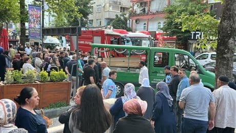 Çekmeköy'de apartman dairesinde yangın! 75 yaşındaki kadın can verdi