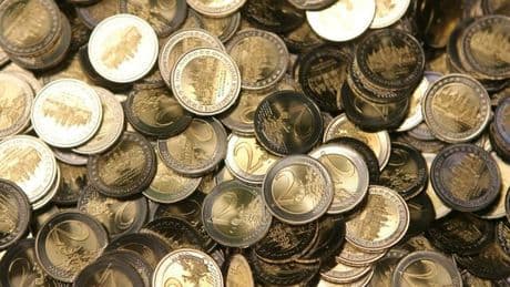 Wertvolle 2-Euro-Münzen 2025: Welche seltenen 2-Euro-Münzen Sie an der Kasse besser behalten sollten