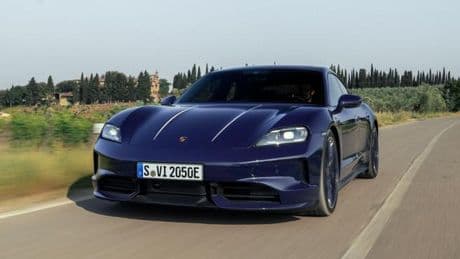 911 e Taycan, due versioni speciali con Ferragamo per i 40 anni di Porsche Italia