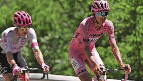 Herbeleef Giro d’Italia: Isaac Del Toro slaat aanval Richard Carapaz af