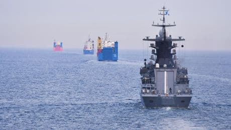 Militärschiff begleitet Konvoi - Russen-Fregatte tarnt sich als Chinese auf Ostsee