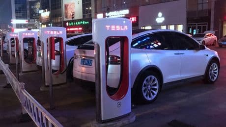 Handelskrieg: Tesla stoppt Auslieferung von zwei Luxus-Modellen in China