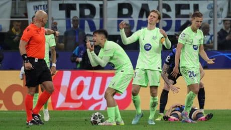 Una tortura de arbitraje en San Siro para el Barça
