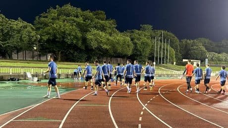 Última sesión de entrenamiento nipona de la Real, con Óskarsson, cambio de escenario y espectadores de lujo