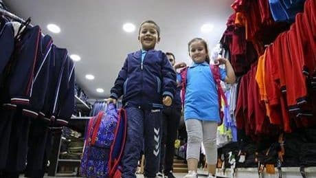 Okul kıyafeti alışverişi giyim sektörünü hareketlendirdi