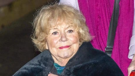 Boek over leven presentatrice Tineke de Nooij (84) onderweg