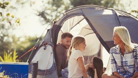 Ils sont prêts à camper pour acheter des terrains à moitié prix