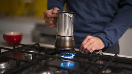 El error que muchas personas cometen con la válvula de la cafetera italiana