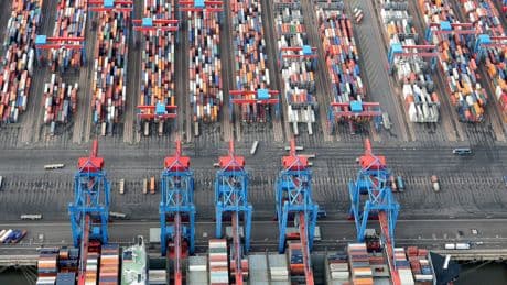 El superávit comercial de la eurozona cae un 66,2% en junio