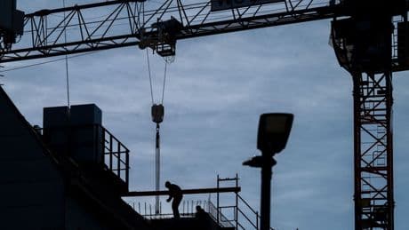 Konjunktur: IW-Forscher: Mehr Arbeitslose wegen Zollstreit