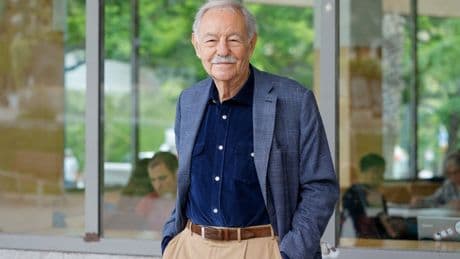 La Feria del Libro de Bilbao rendirá homenaje a Eduardo Mendoza, flamante Premio Princesa de Asturias