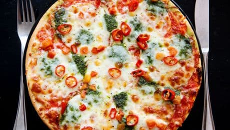 Lörrach: Frau backt Pizza und sperrt sich aus – Feuerwehreinsatz