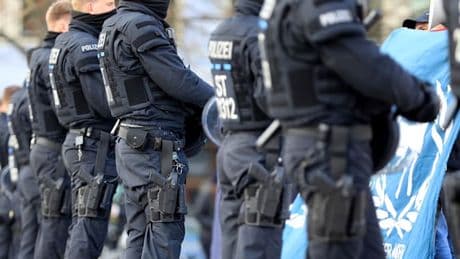 Demütigende Aufnahmerituale bei Polizei Sachsen – Ministerium nennt Details