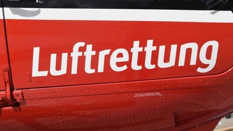 Rhein-Neckar-Kreis: Mann prallt mit Auto gegen Schilder und überschlägt sich