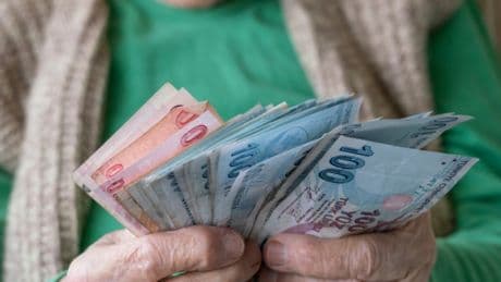Bankalar emekli maaşına bloke koyabilecek