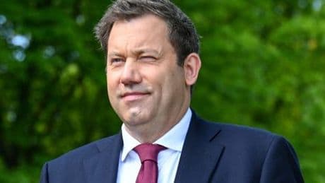 Lars Klingbeil verlangt vom Kabinett Einsparungen