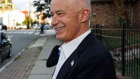 Miles From New York, Another Ex-Governor Seeks a Comeback as Mayor