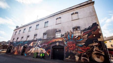 Nightclub bans phones from dancefloor and will 'kick out' those who disobey
