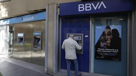 Los accionistas de BBVA y Sabadell recibirán una rentabilidad similar si los bancos siguen por separado